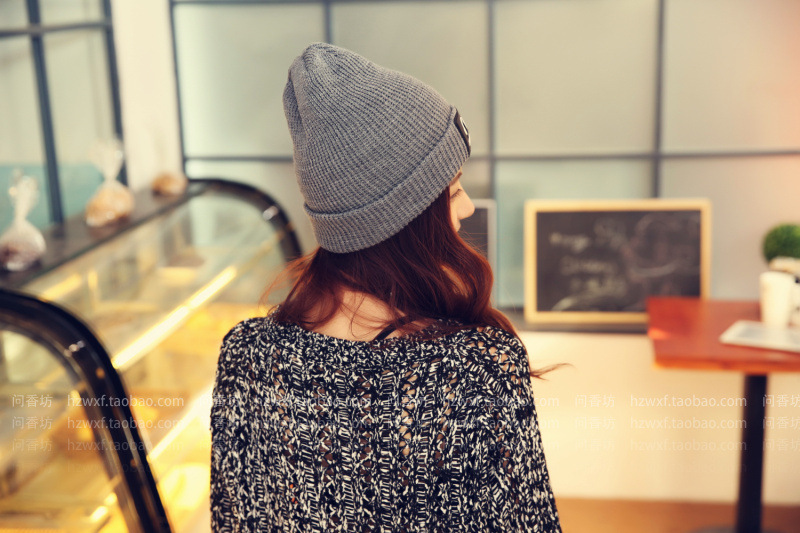 Gebreide muts met leren label voor dames en heren_voghion.com