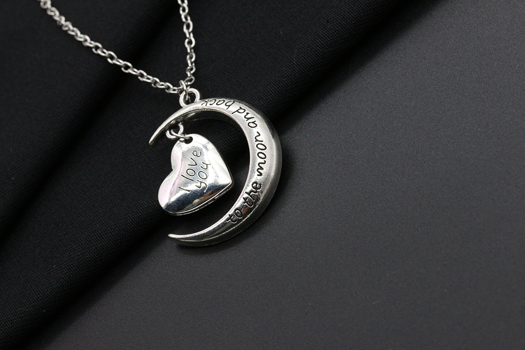 Vente Chaude En Europe Et Amérique Couple Collier J'aime Vous Lune Coeur Amour Coeur Collier Clavicule Chaîne Collier Exclusif Pour Croix-frontière display picture 7