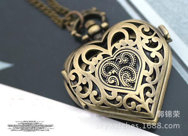 Hot Sale Vintage Small Pocket Watch Decorative Pendant Watch Necklace Peach Pocket Watch Love Pocket Watch Bronze Silver Watch