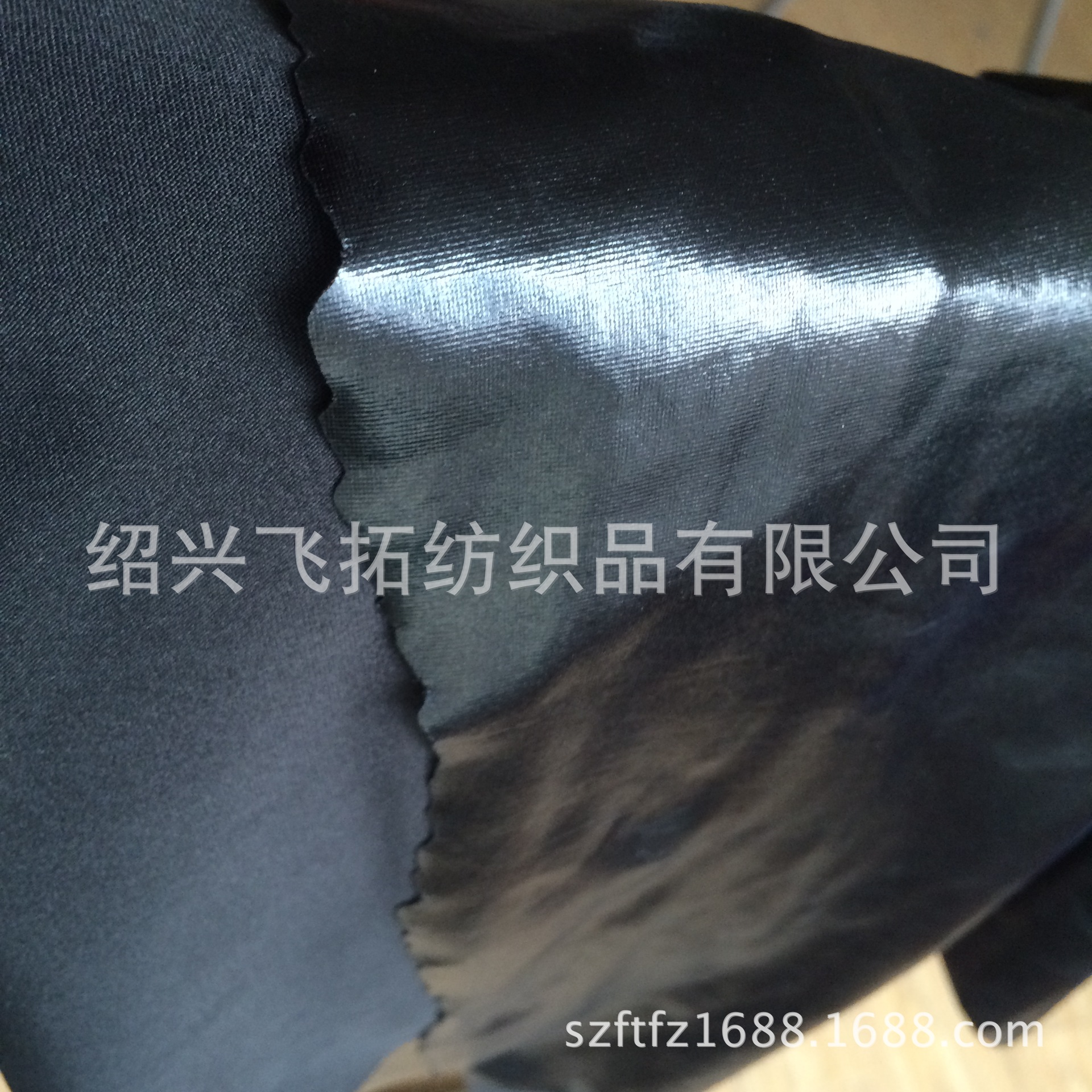 厂家直销  涤氨纶 黑色弹力烫金布 女士泳装面料