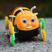 Mùa thu mới ong nhỏ đồ chơi điện trẻ em đồ chơi giáo dục lật lật xe stunt bán hàng nóng Đồ chơi xe điện