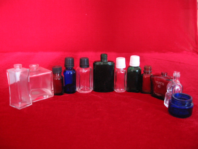 厂家现货供应管制螺口精油瓶香水分装瓶棕色玻璃瓶小样瓶