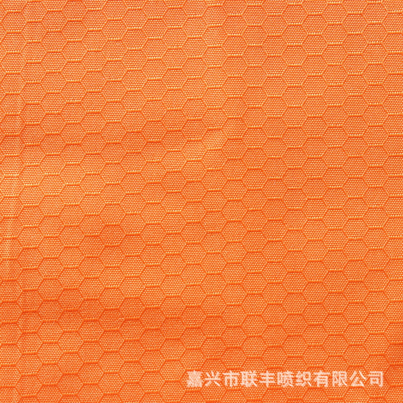 吴江盛泽长期供应提花春亚纺0.3足球格荷叶防水  软壳冲锋衣面料