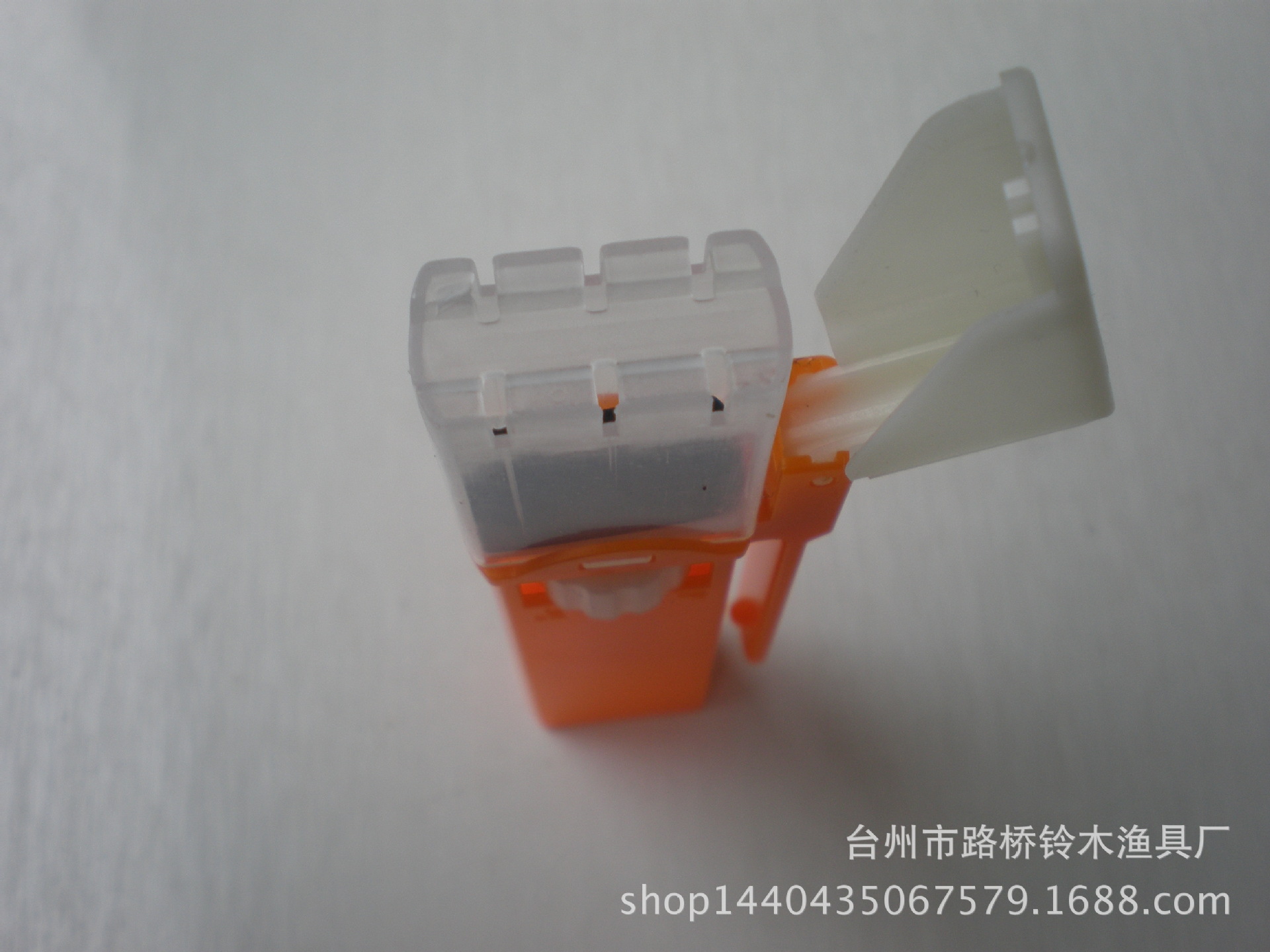 Red insect bait 002