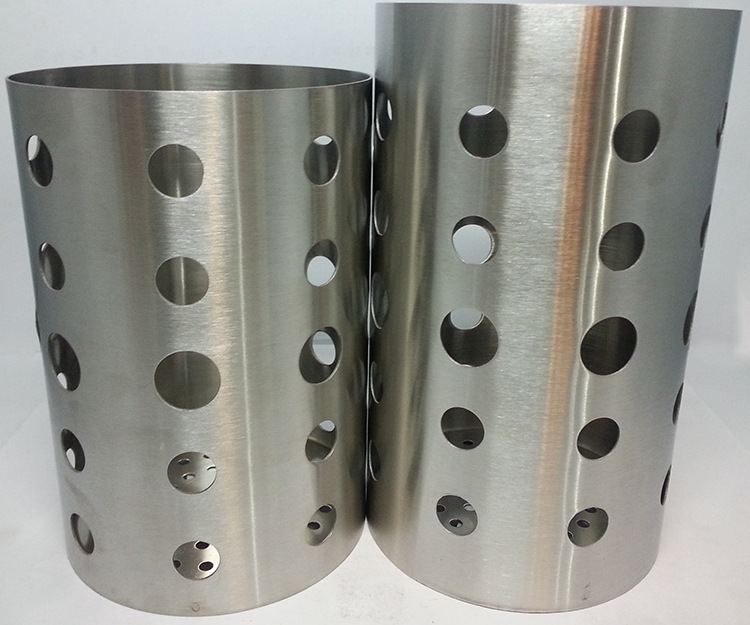 Factory direct sales of stainless steel surface brushed chopstick buckets, fast food restaurant chopstick cages, household round perforated chopstick buckets detail image 8