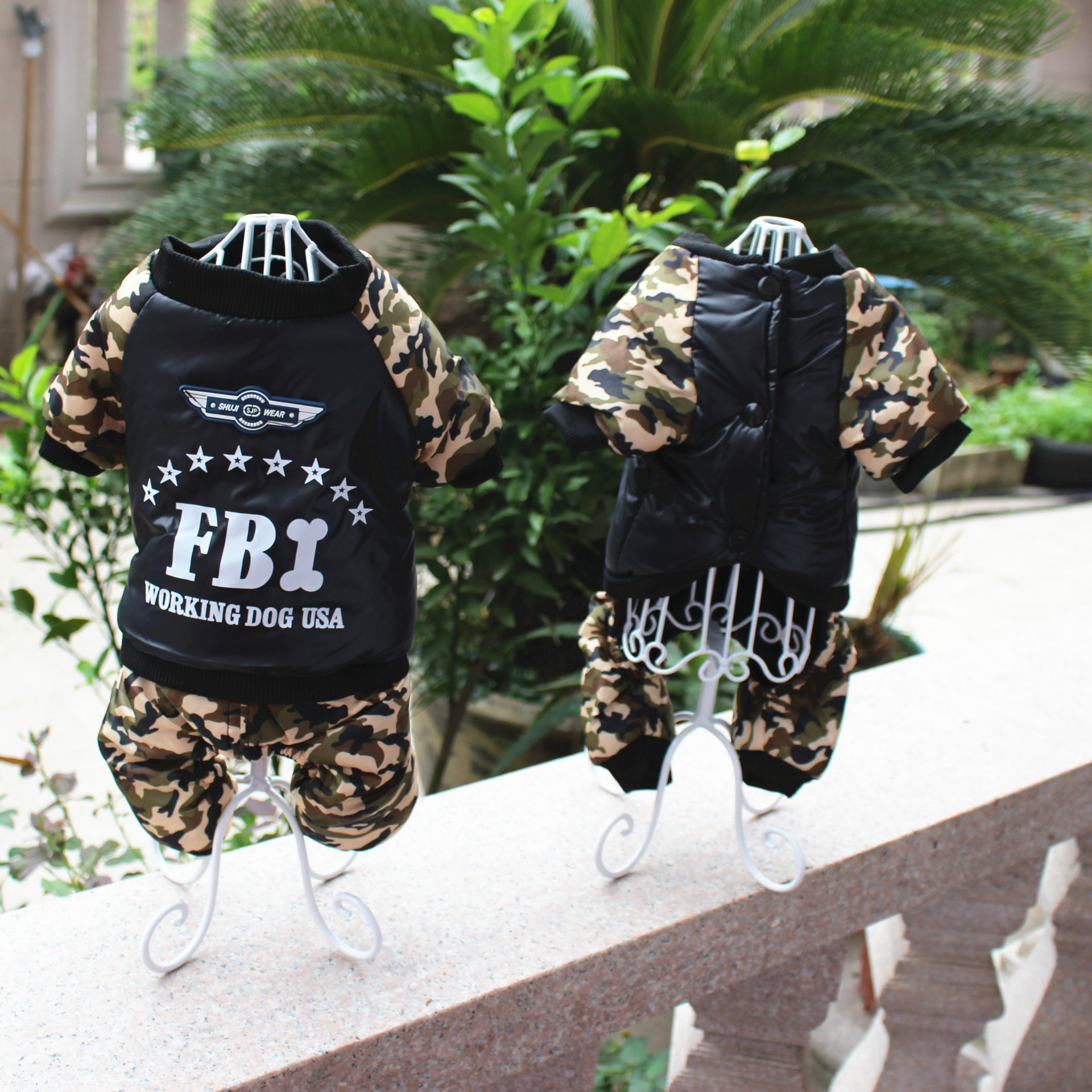 Mascota otoño e invierno nuevo FBI camuflaje mascota estilo británico ropa de perro de moda Super guapo mascota ropa de cuatro patas en stock