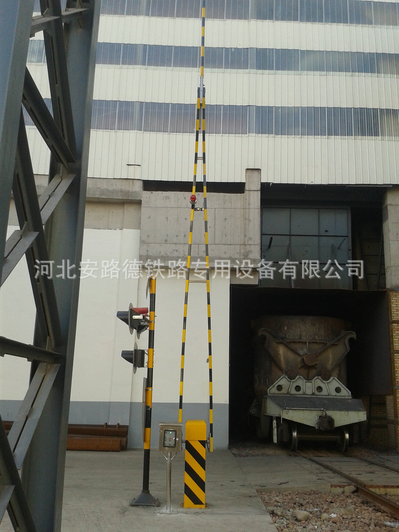 厂家生产折叠式铁路道口栏木机 铁路道口栏木机12米道闸