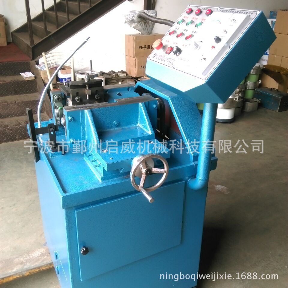 方磨圆机，加工光学玻璃、陶瓷等新材料，一次性将小方条滚磨圆柱