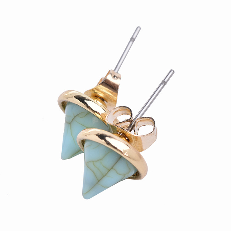 Pointed labret stud close-up product detail