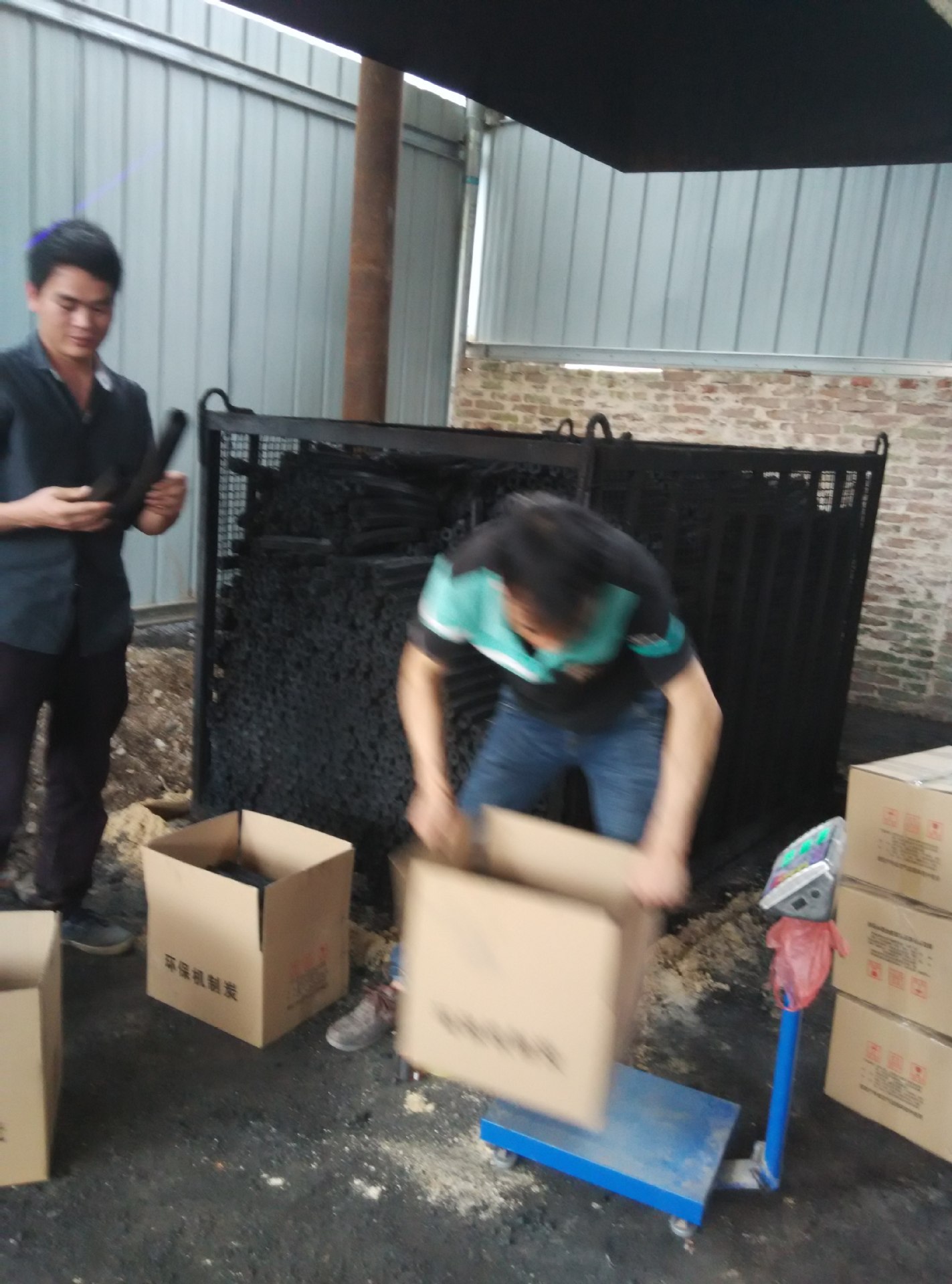 户外家用水烟炭烧烤火无烟机制木炭易燃高温机制竹炭烧烤炭碳