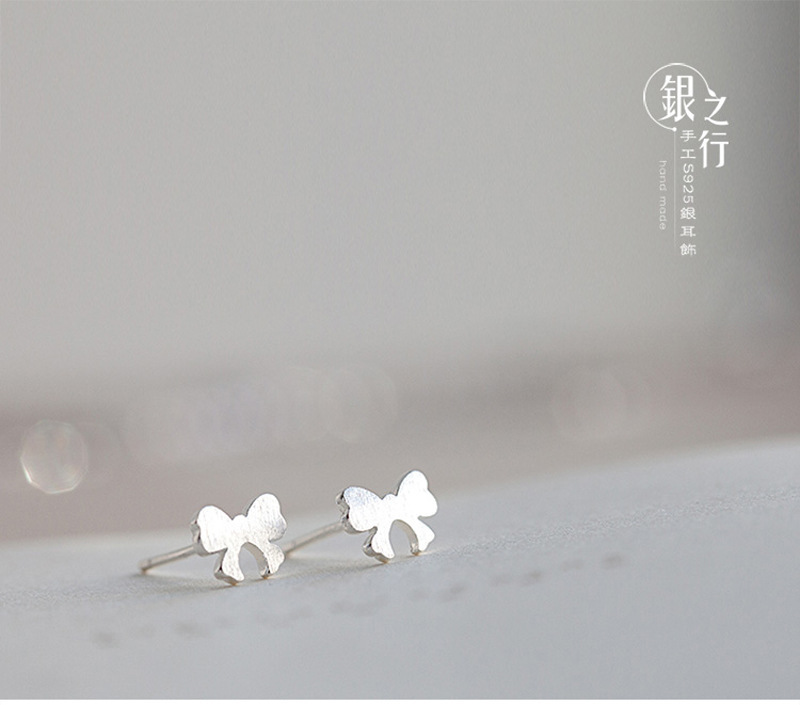 Korean Version Of The New Brushed Bow Earrings Copper Silver Plated Color Anti-allergic Simple Butterfly Ear display picture 2