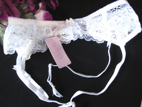 European and American-style garter belts for export—sexy black lace, split design with hooks—wholesale