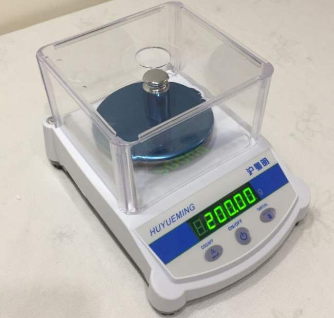 YP2002电子天平 配砝码 防风罩 .蓄电池二用电子天平 200/0.01