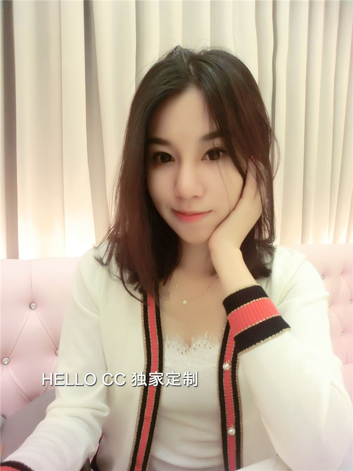 gucci白色紅邊亮絲套裝 (22)