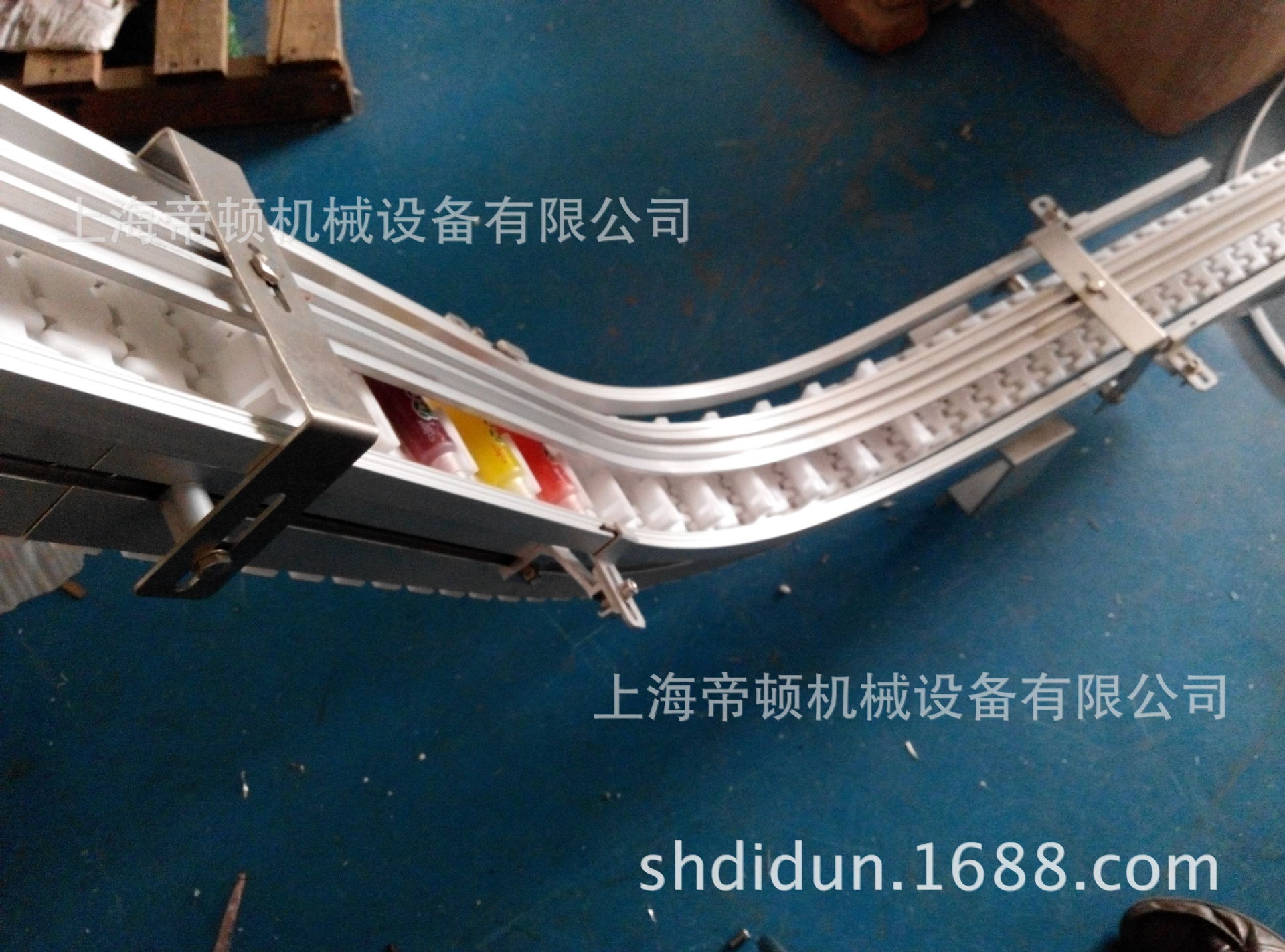 非标供应隔板式齿形链板爬坡牙膏输送机 结构紧凑 运行稳定可靠