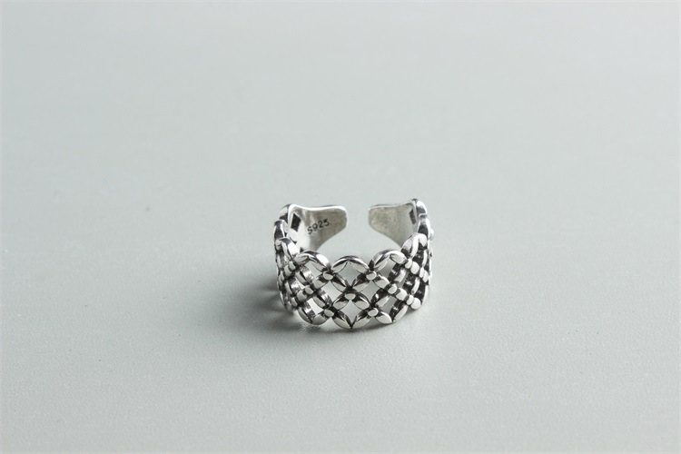 Vintage Hollow Ring Image 1