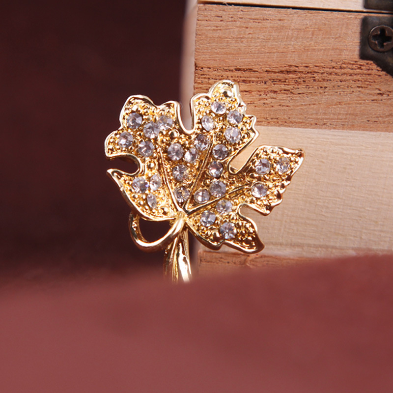 Spilla per colletto con mini foglia d'acero in strass giapponese e coreano, fibbia per colletto per uomo e donna, accessori per corpetti_voghion.com