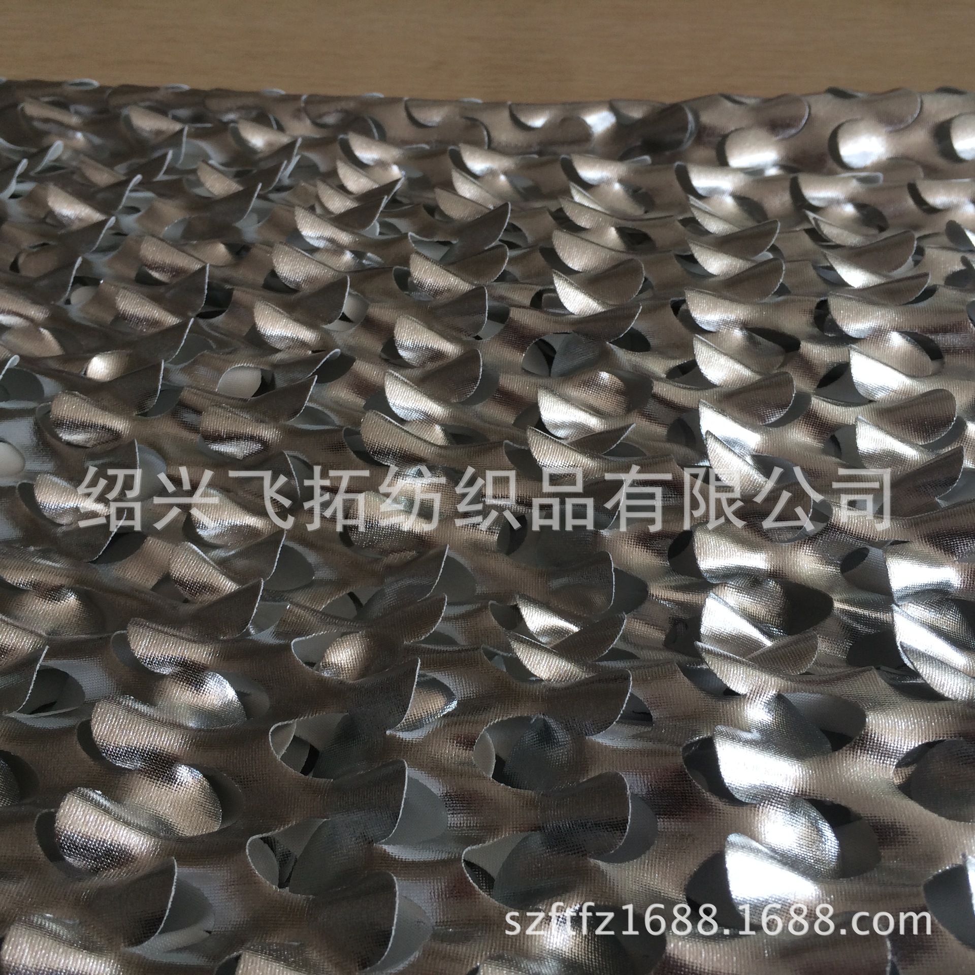厂家直销 180gsm 涤氨冲孔烫银布 供应各类风格烫金面料