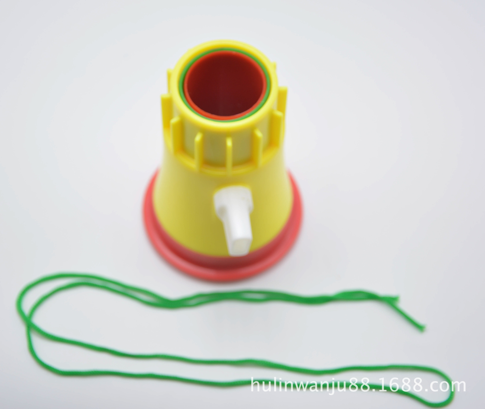 Fábrica directa de la Copa del Mundo 138 juguetes retráctiles de altavoz de tamaño medio