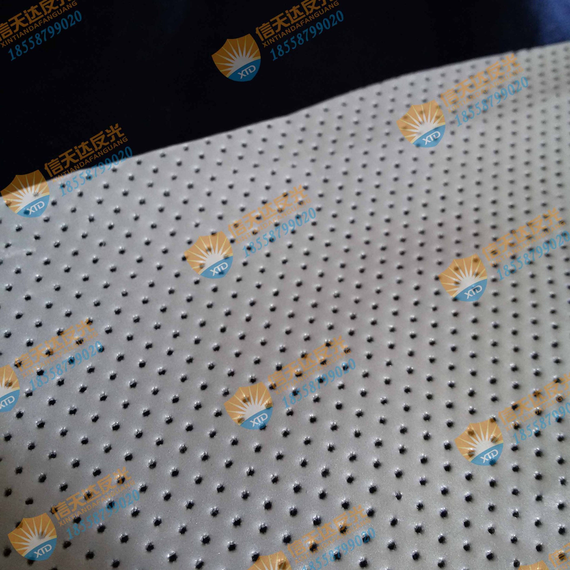 弹力反光布加工冲压孔 反光面料宽幅打孔加工 大门福冲孔反光面料