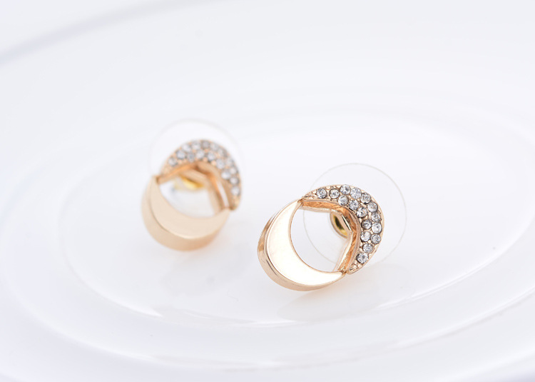 Labret stud lip piercing jewelry styling detail