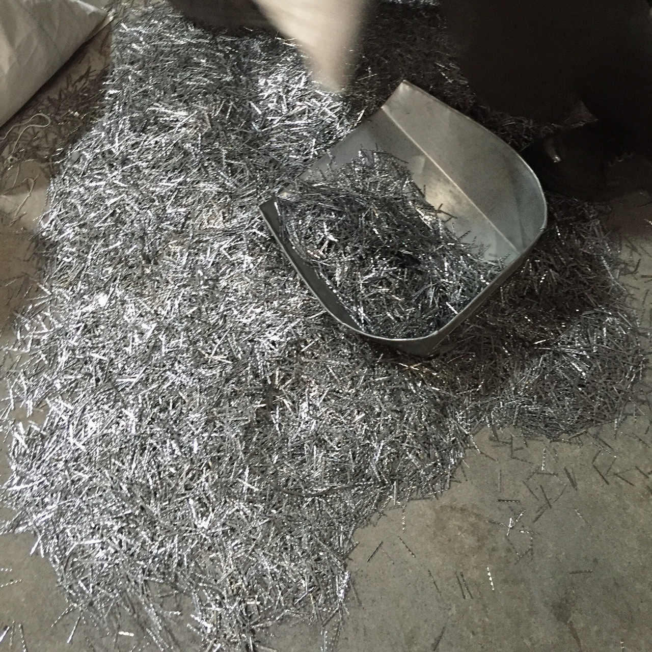 钢纤维 剪切波纹型钢纤维 桥面专用钢纤维 优质钢纤维 钢纤维 阿里巴巴 