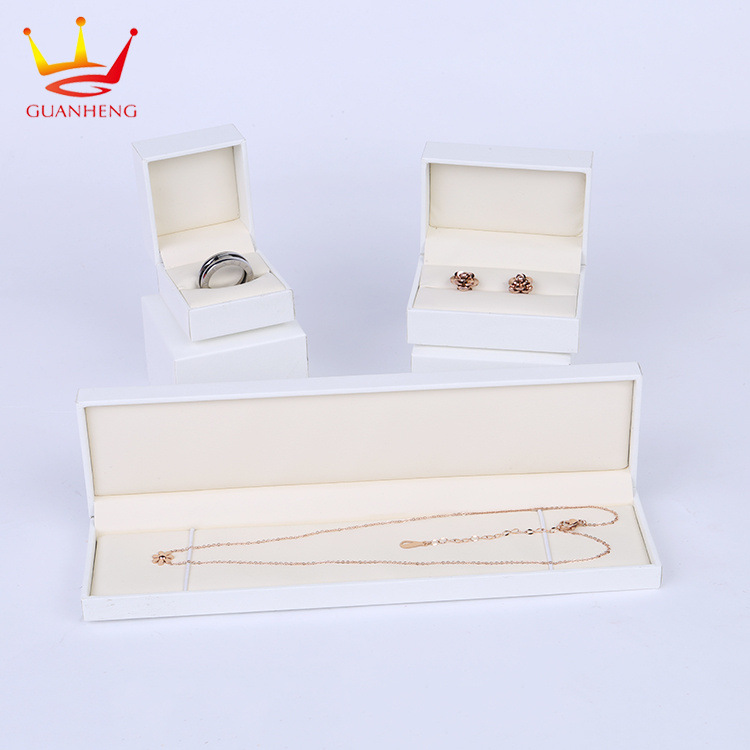 白色首饰包装盒送女朋友生日礼物精美礼盒饰品吊坠耳钉项链收纳盒