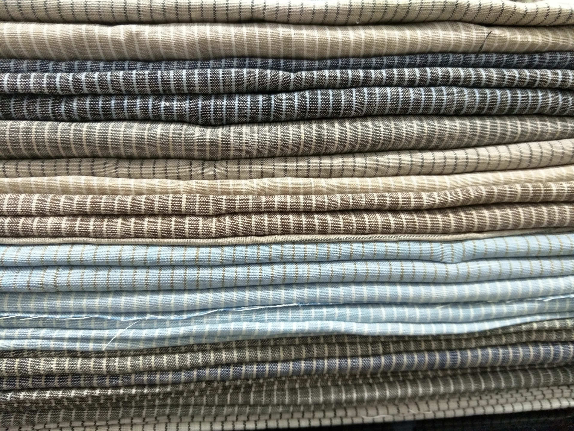 新款亚麻布 70款现货厂家直销 纯色 格子 条纹高档男女服装色织布