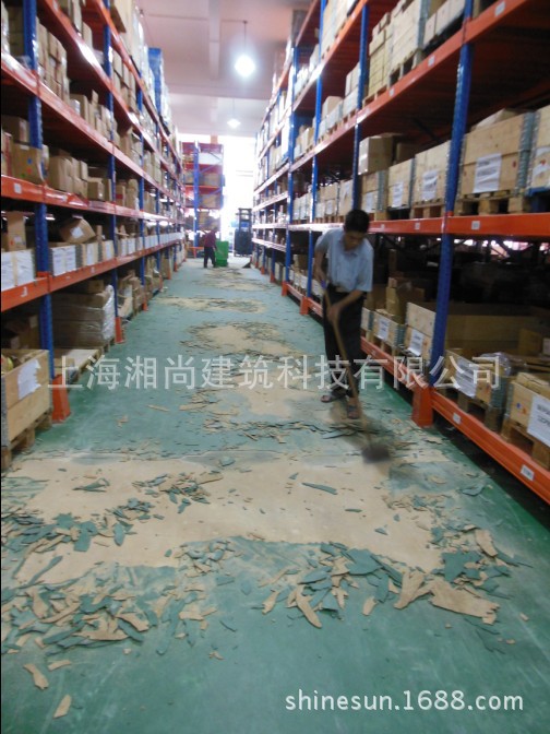 4(IMI诺冠)人工铲除起壳破损的环氧地坪