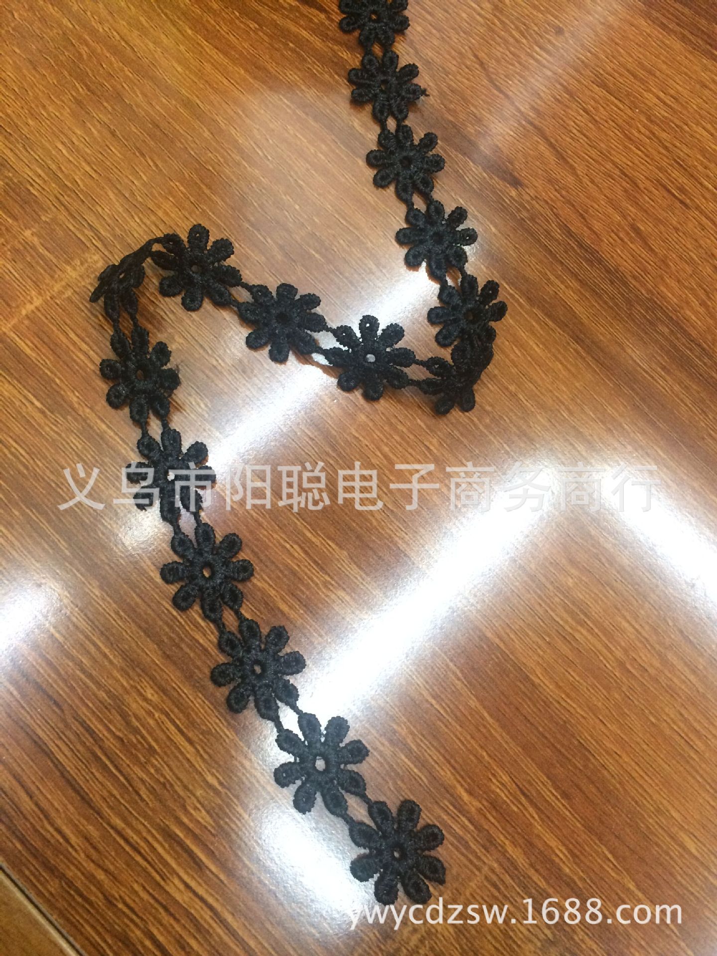 黑色小花S