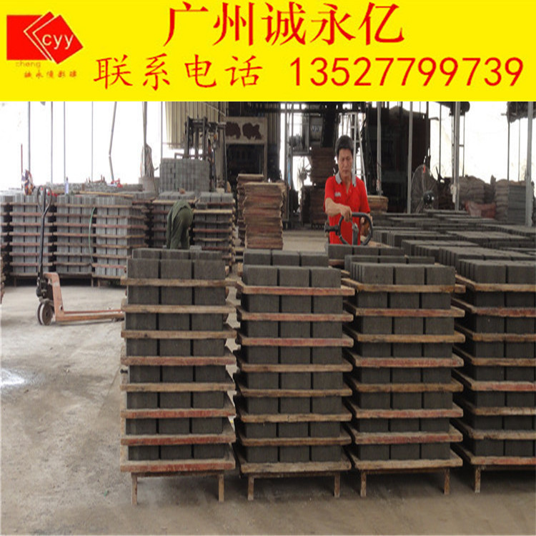 厂家批量供应 佛山红色地面防滑透水砖价格 停车场道面人行道彩砖