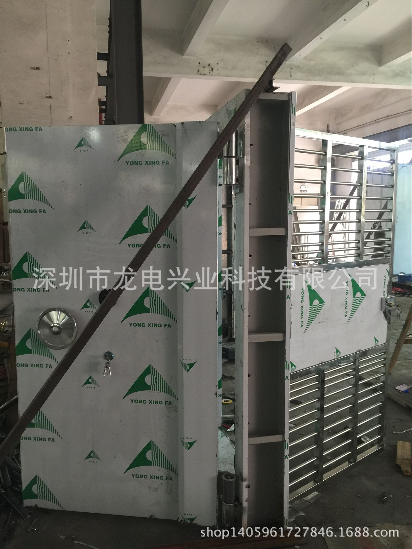 普通金库门带格

栅1