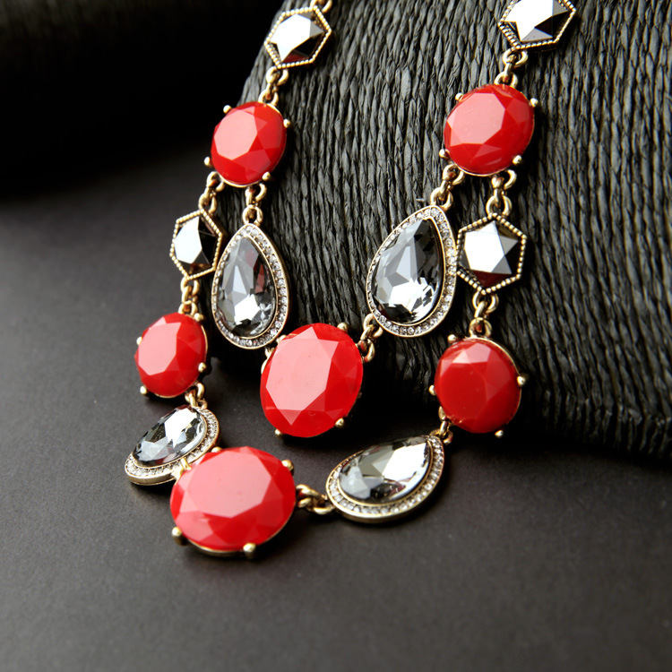 Fashion Magazine Style Red Gemstone Necklace Ruili Design Diamond-embedded Drop Shape Necklace Stylish And Personalized Sweater Chain display picture 4