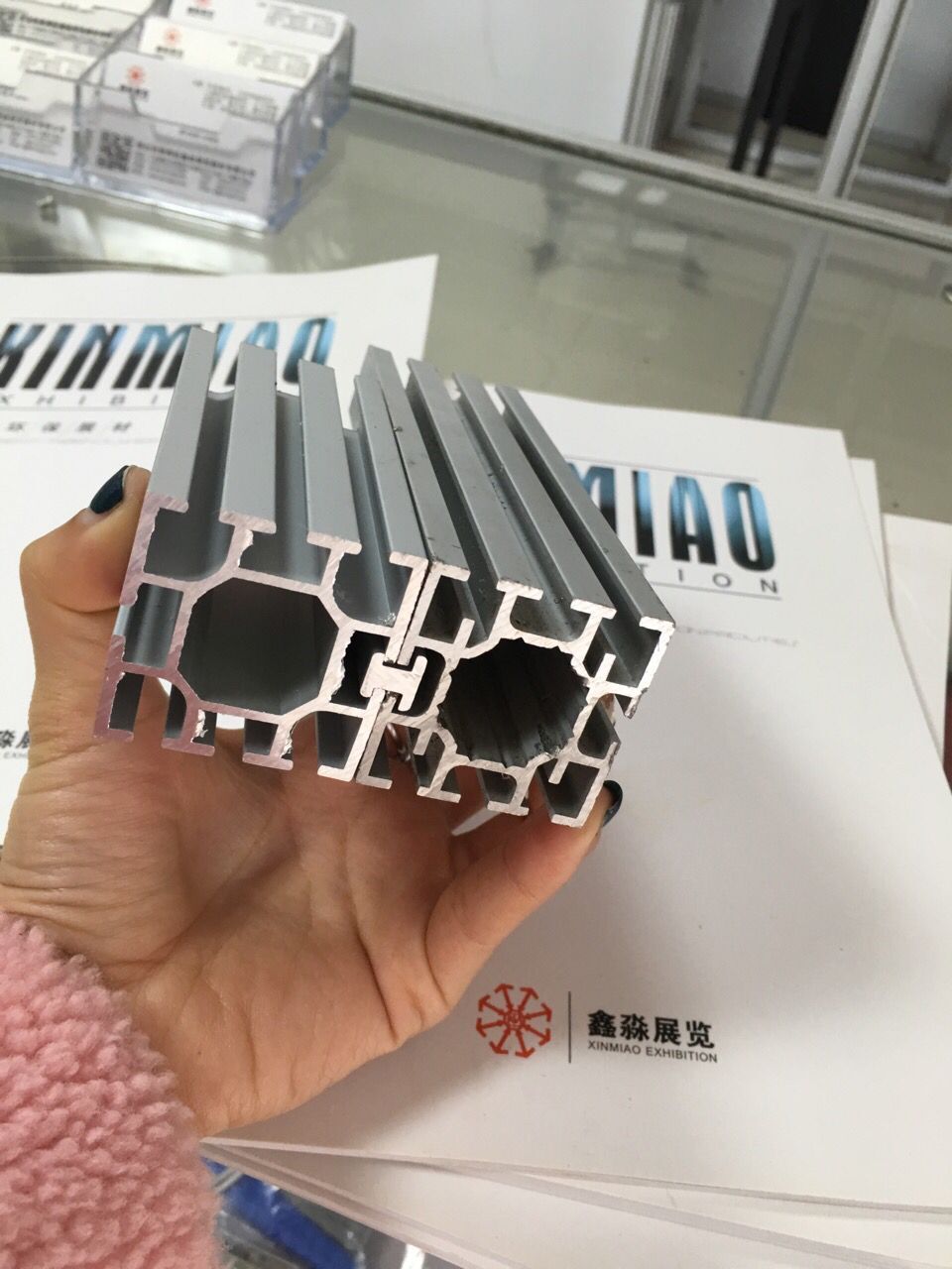 �Ϳ˹�ҵ���װ����չ��չ��nikeչ��4040��ͨģ�黯�����ƽ���