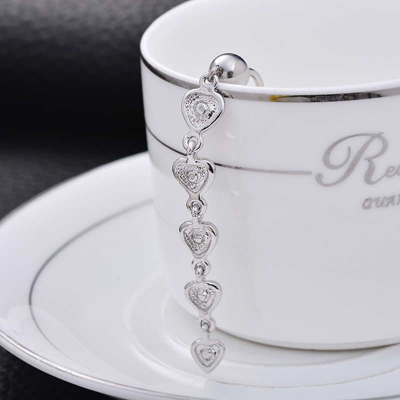 Silver pointed spike labret stud material detail