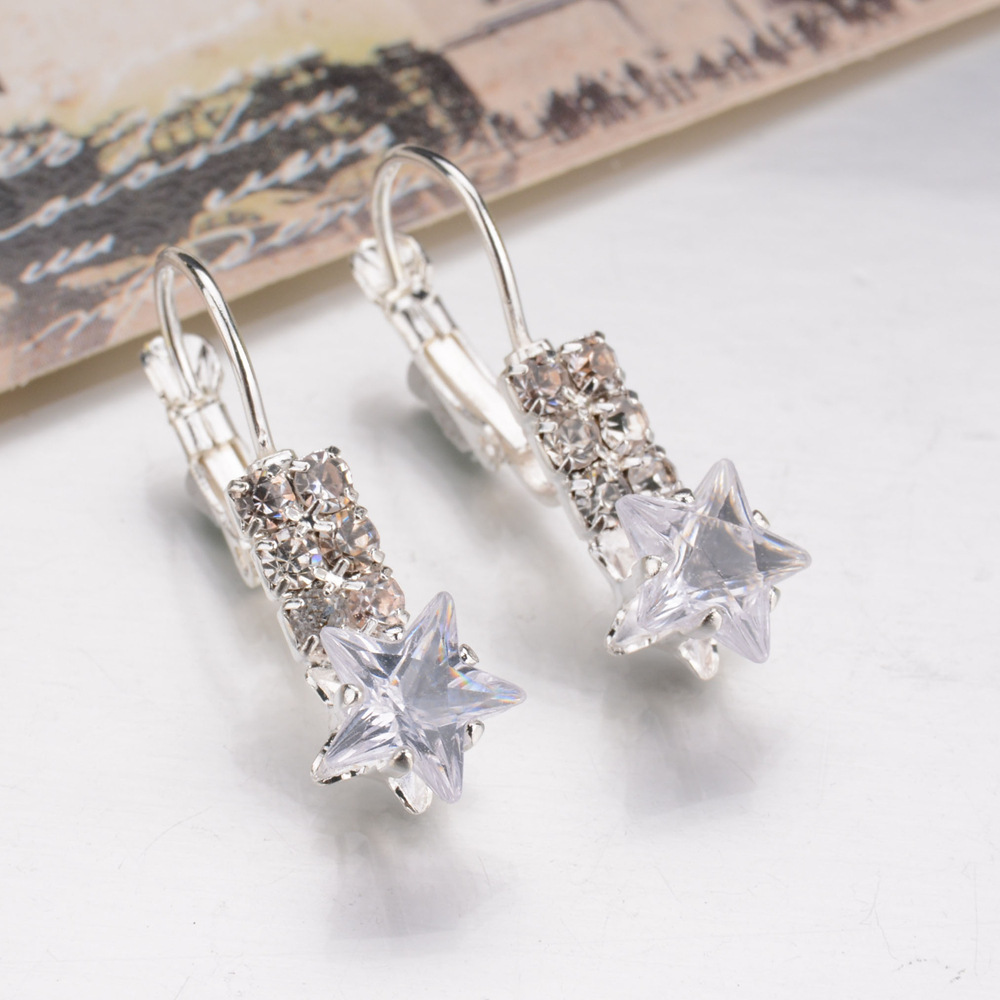 Star Crystal Cien Pendientes Hermosos Pendientes De Diamantes De Cuatro Garras Brillantes Mujeres Al Por Mayor display picture 5