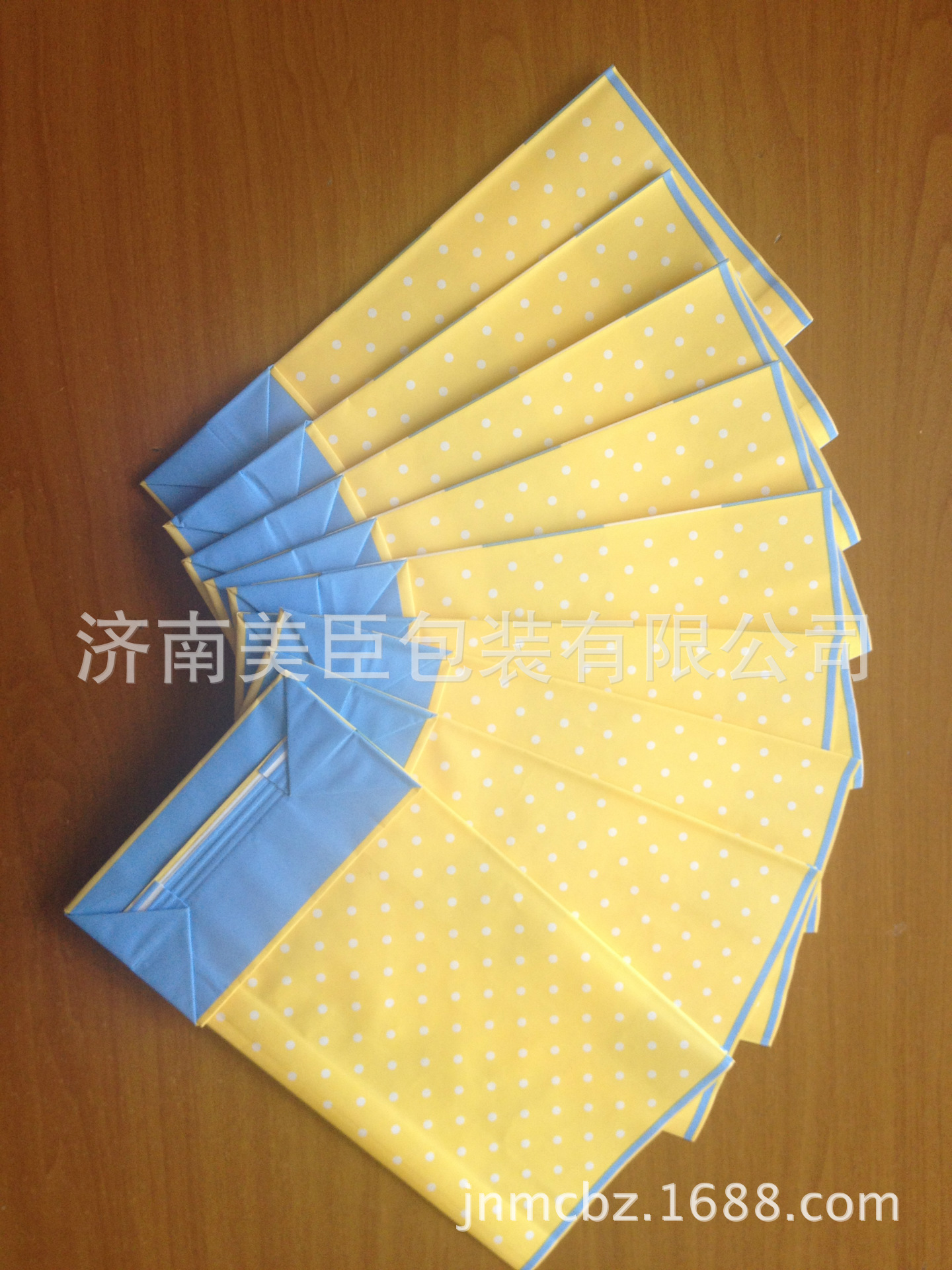 处理库存彩色淋膜纸袋牛皮纸