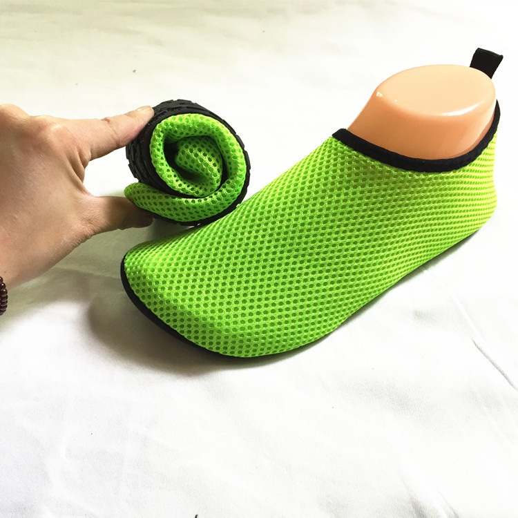 Summer skin-friendly shoes for men and women, swimming shoes, breathable sand shoes, anti-slip, plus size, mesh fabric shoes, factory wholesale