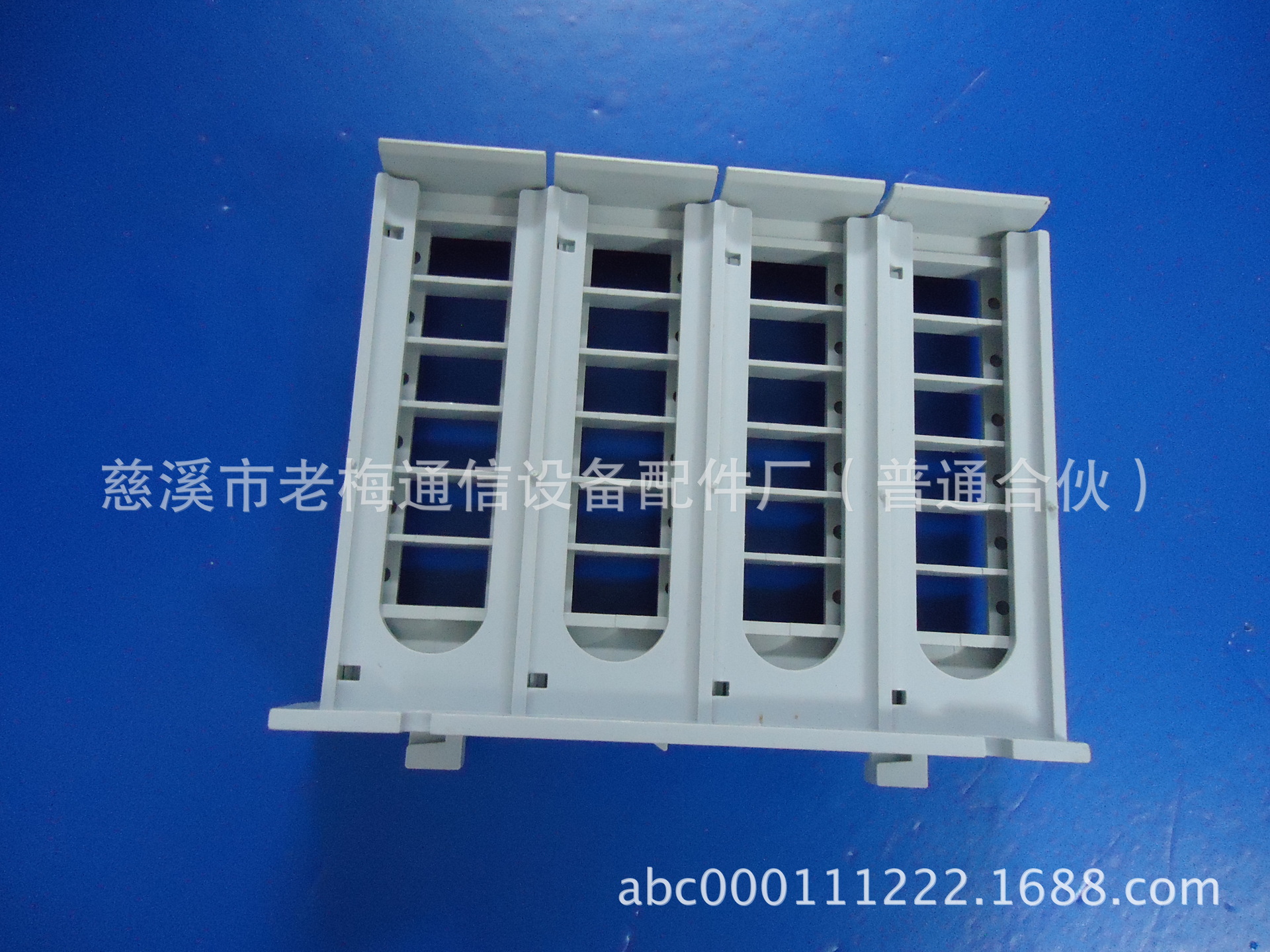 厂家直销24芯SC法兰活动卡座(高89*宽115*厚26)、皮线光缆熔纤盘