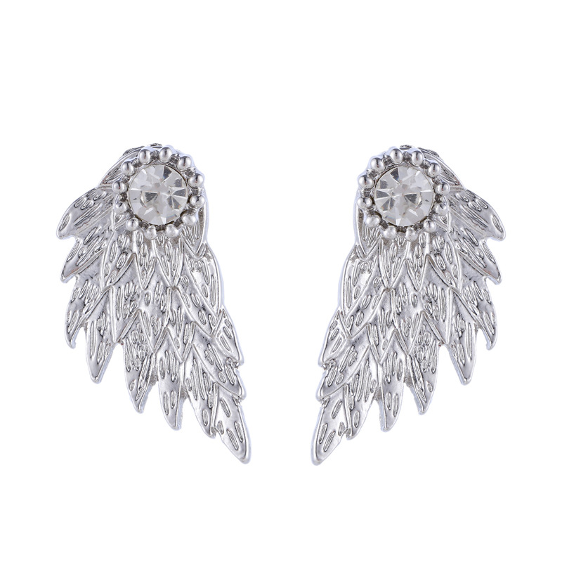 Pointed labret stud close-up product detail