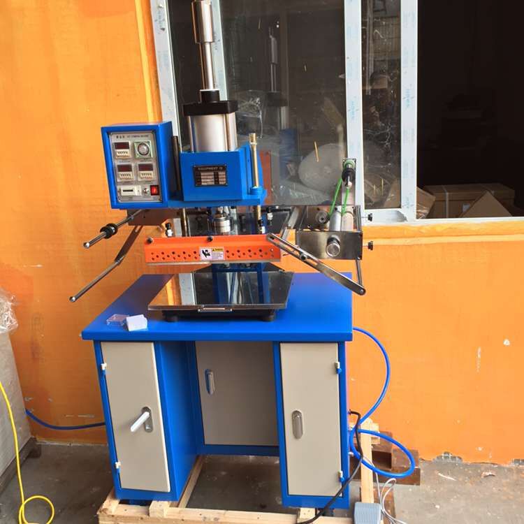 厂家 气动烫金机 压痕机  皮革纸张五金一体 压烫机 热转印机