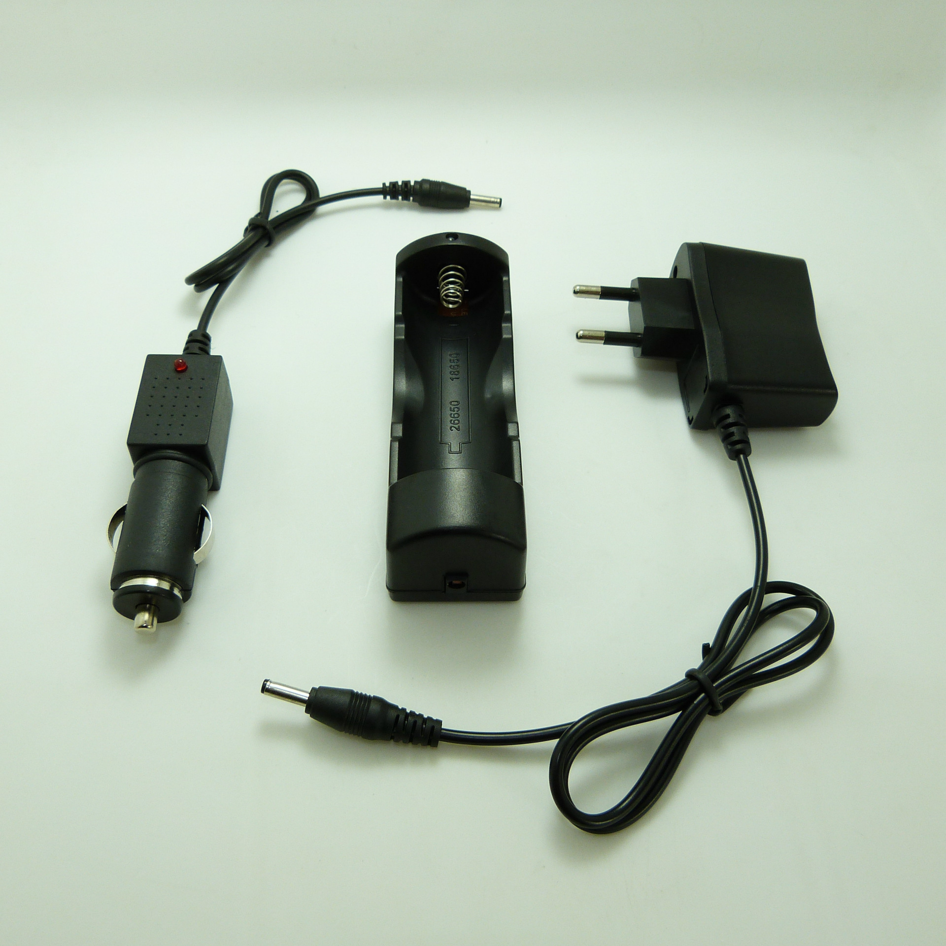 跨境爆款 18650锂电池充电器 26650充电器 欧规线充座槽 电池槽