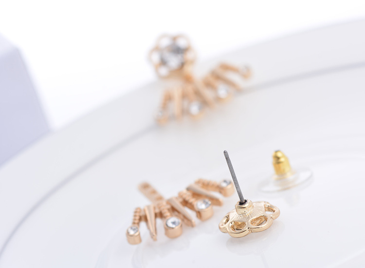 Silver pointed spike labret stud material detail