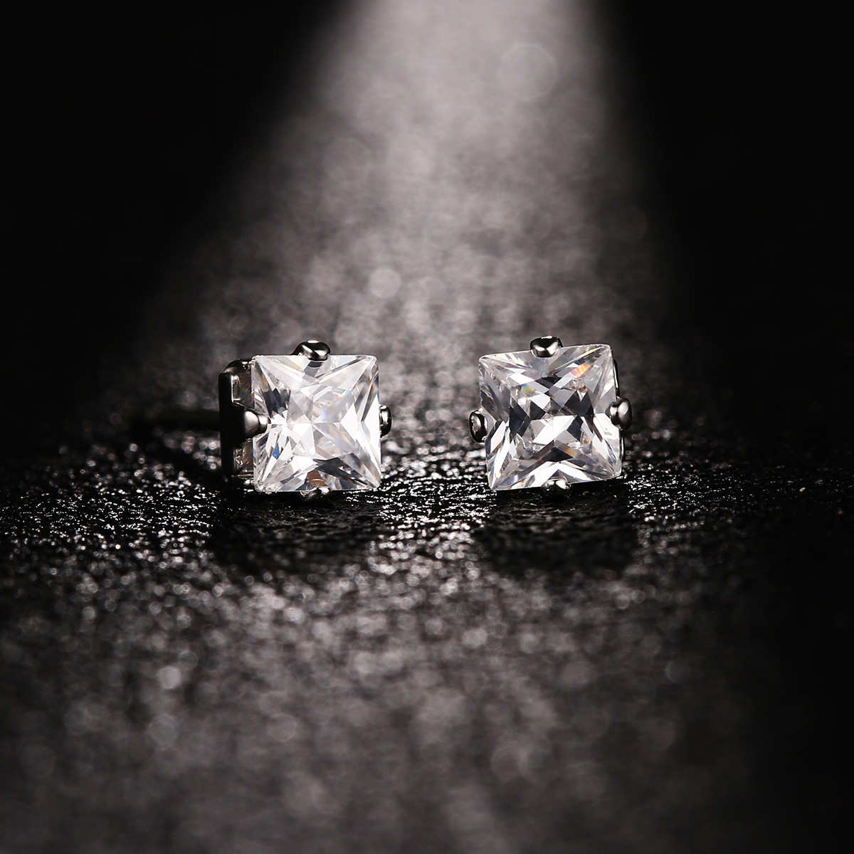 Cubic Zirconia Earring Crown Diamond Stud Earrings display picture 11