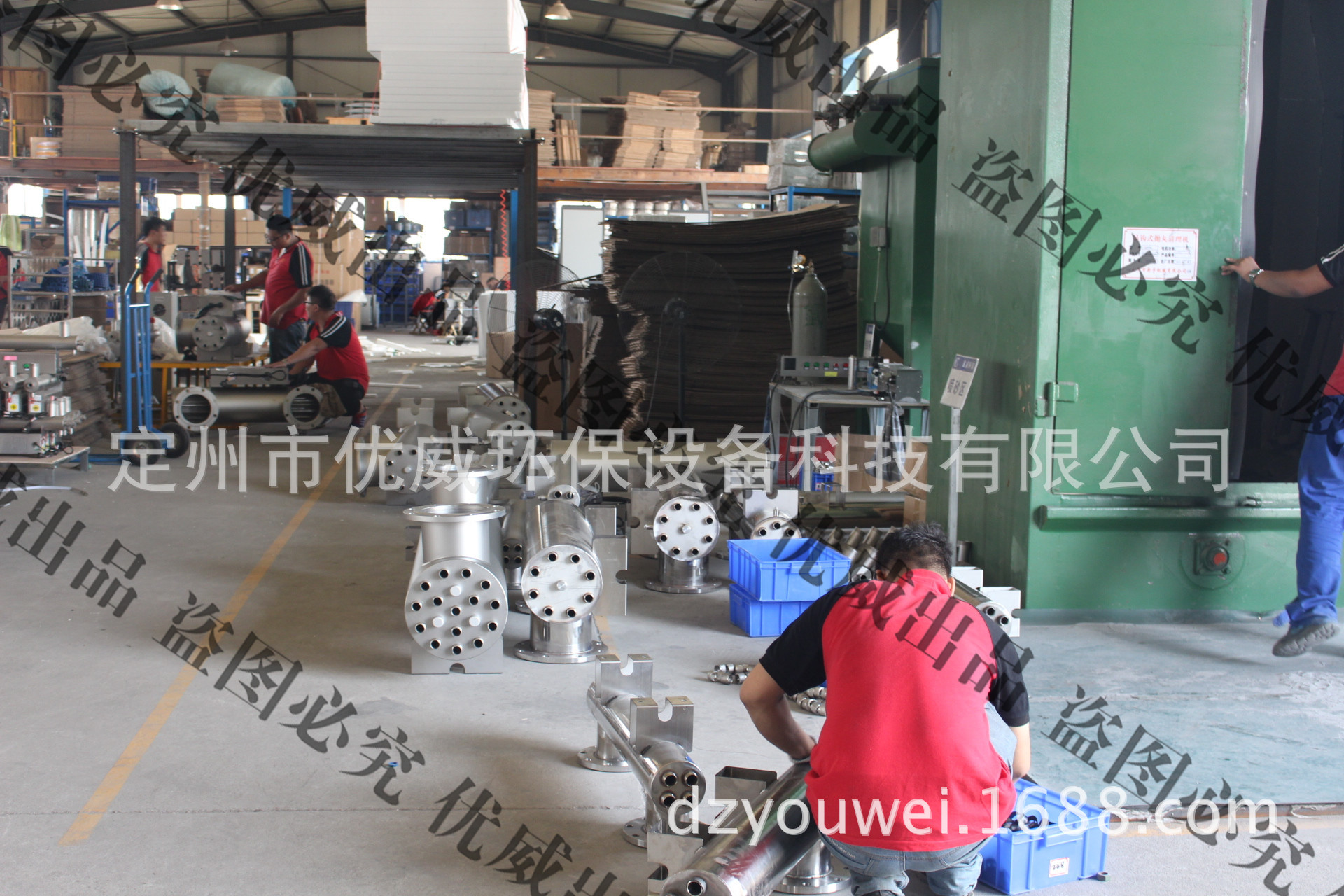 优威-红蚁很忙，挥汗如雨