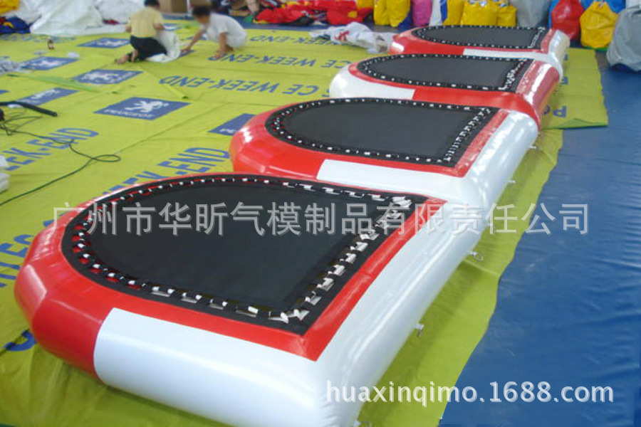 水上蹦床闭气蹦床 水上游乐弹跳床儿童水上蹦蹦床弹跳床厂家