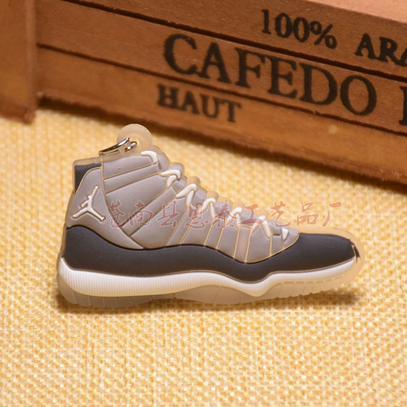 Брелок (Air Jordan) миниатюрная кроссовка Jordan 11, мягкий PVC, 6×3.5 см, легкая коллекционная вещь