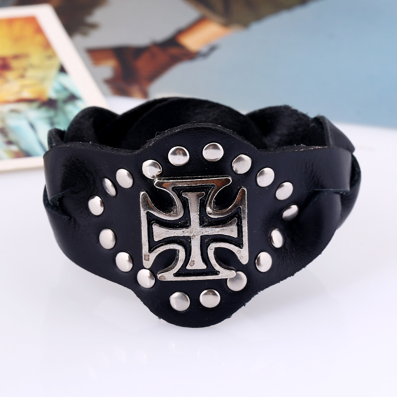 Vintage Men's Wide Leather Cowhide Bracelet Punk Cross Studded Leather Bracelet display picture 1