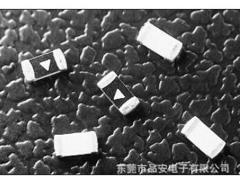 3216LV1-R  Bussmann贴片保险丝