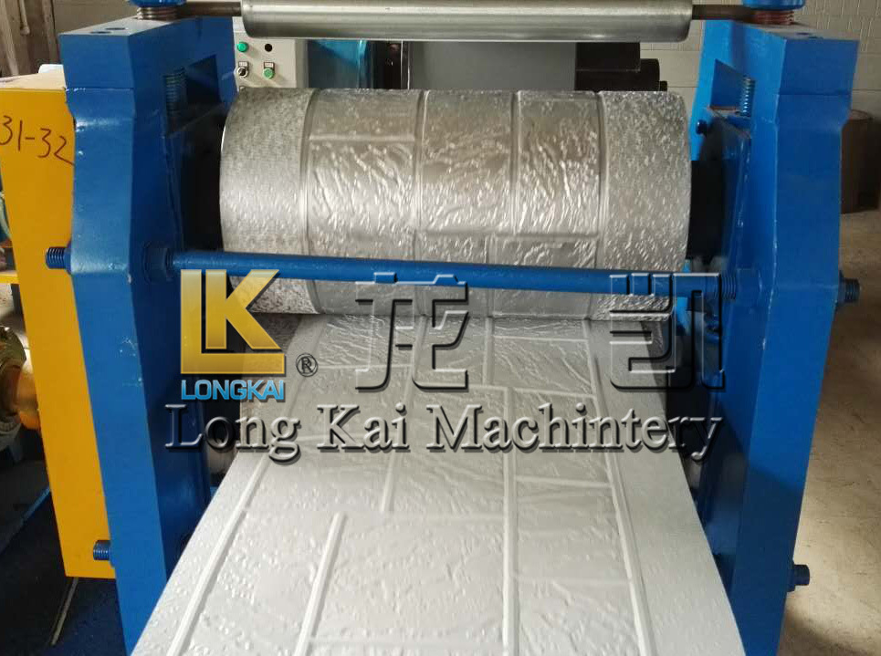 外墙彩钢板压花机-3